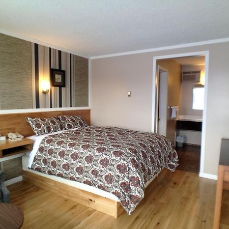 Galaxy Motel St. Paul Екстериор снимка