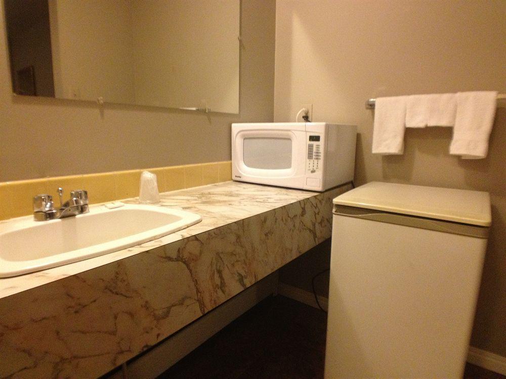 Galaxy Motel St. Paul Екстериор снимка