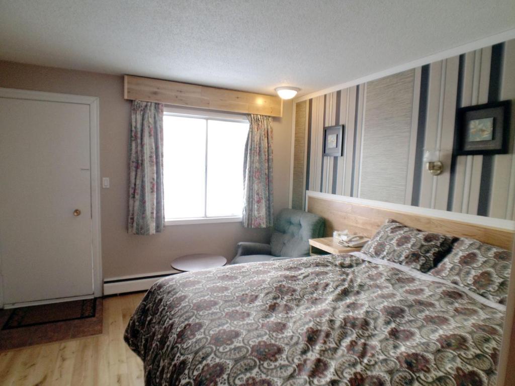 Galaxy Motel St. Paul Екстериор снимка