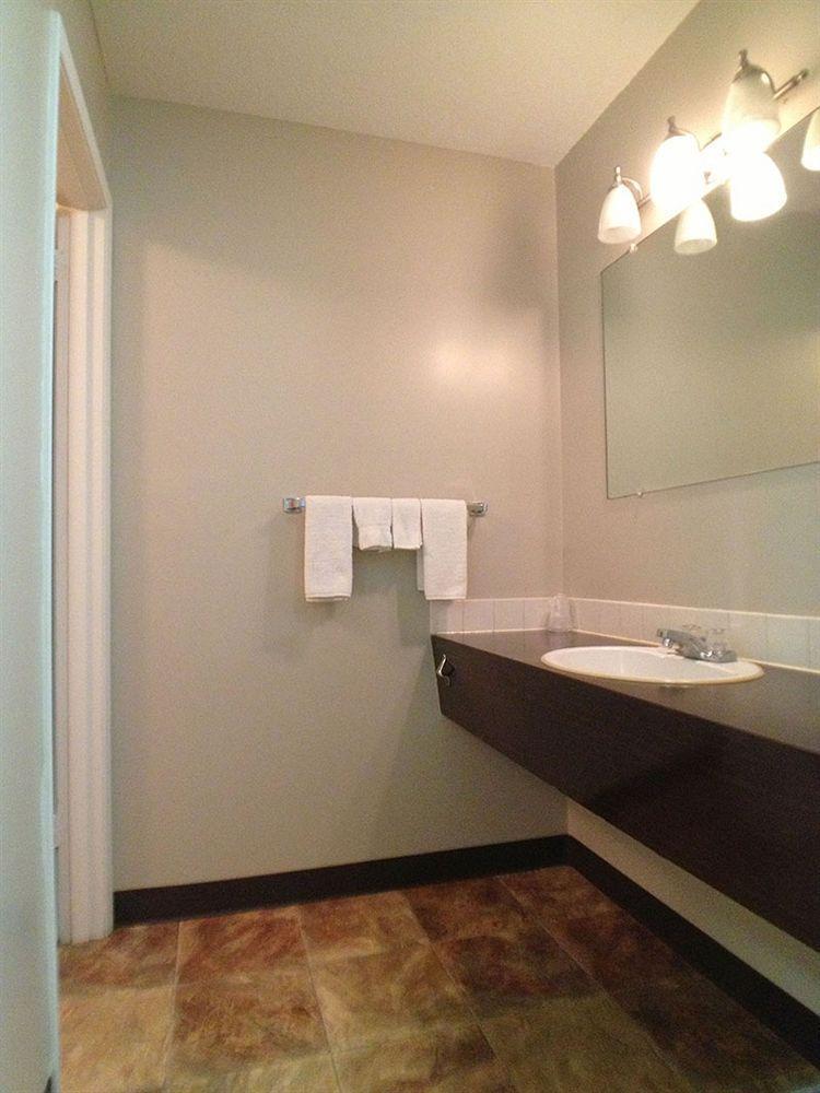Galaxy Motel St. Paul Екстериор снимка