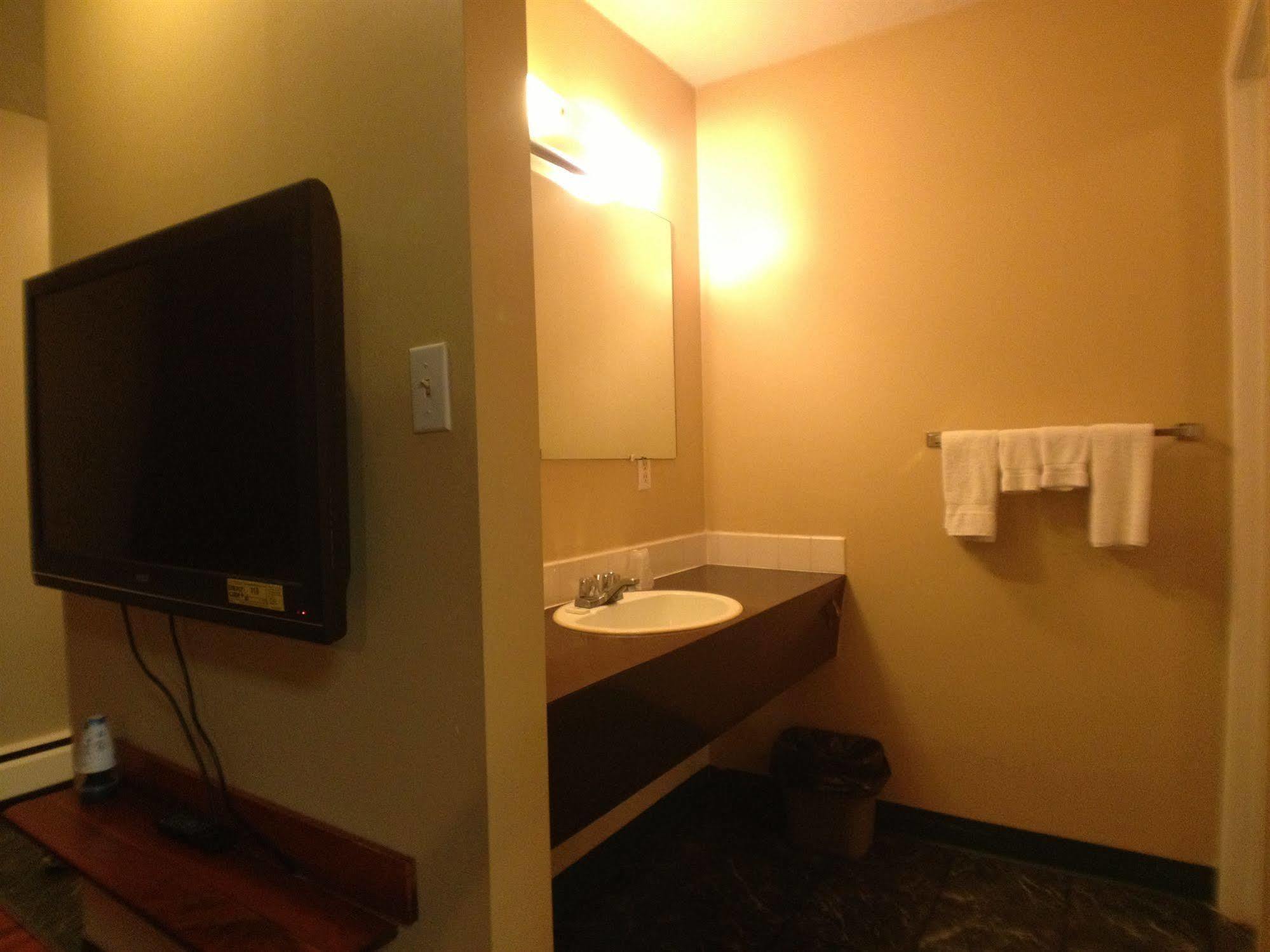Galaxy Motel St. Paul Екстериор снимка