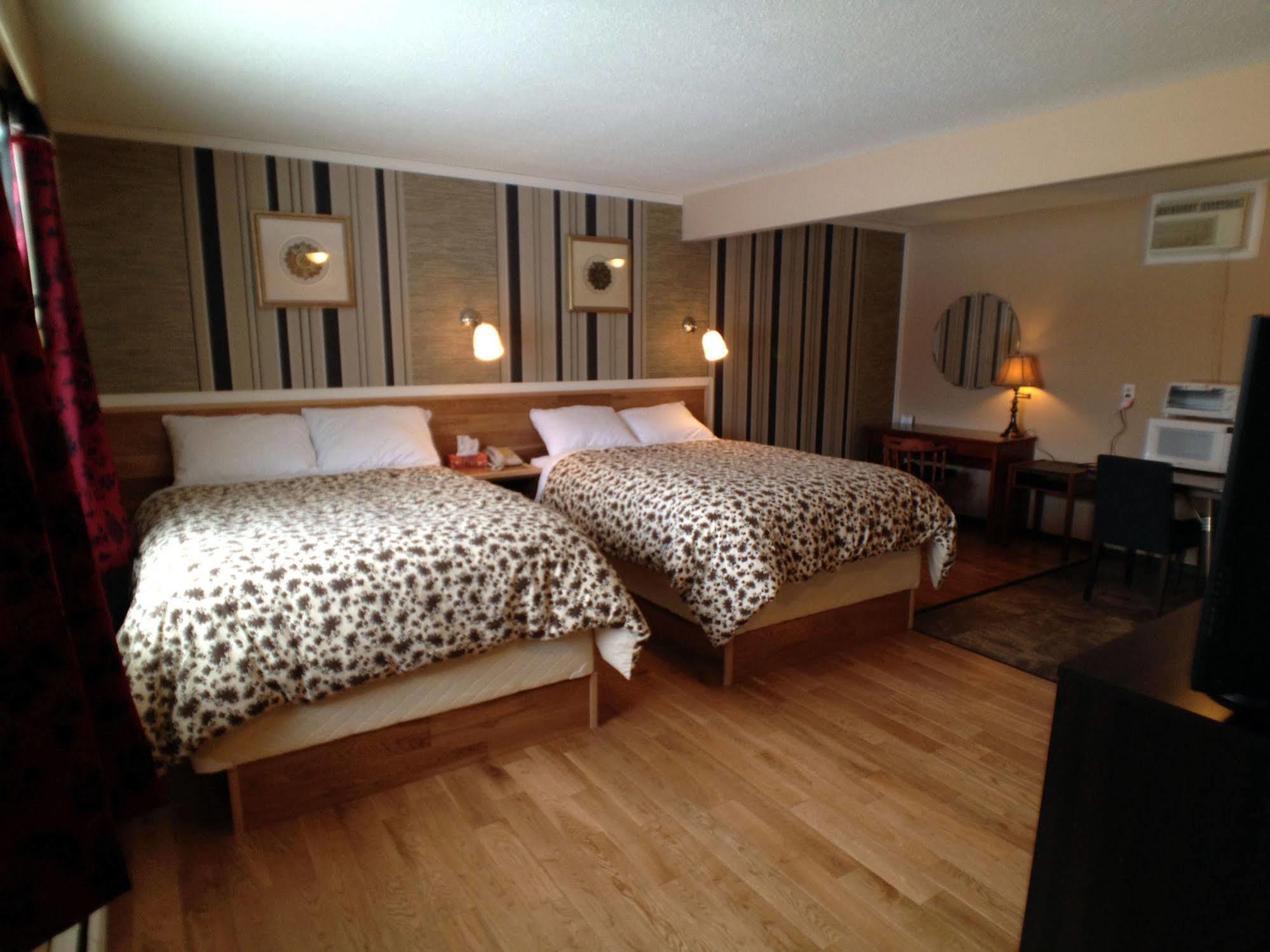 Galaxy Motel St. Paul Екстериор снимка