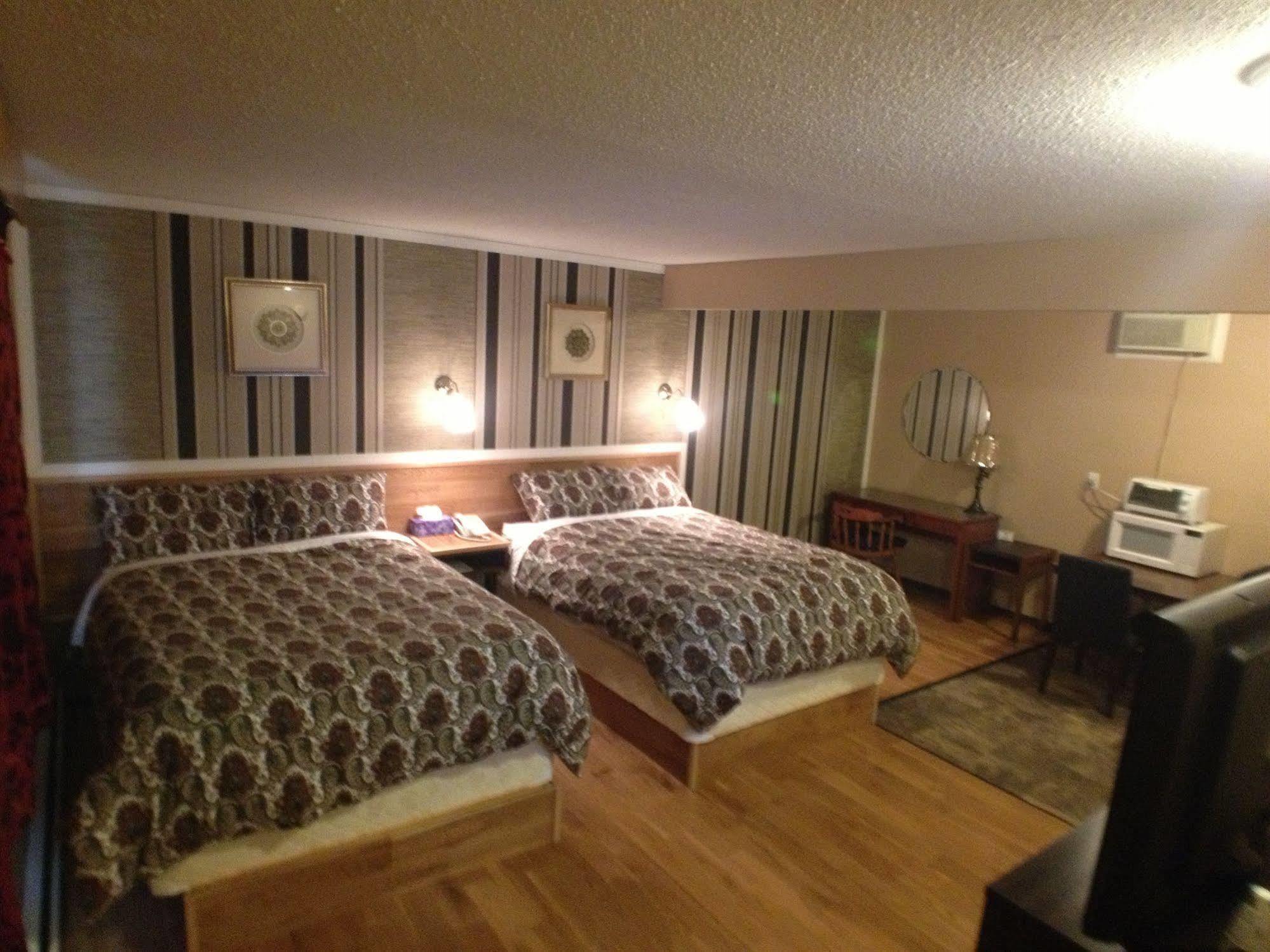 Galaxy Motel St. Paul Екстериор снимка