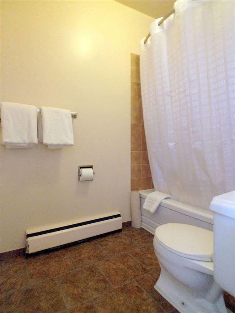Galaxy Motel St. Paul Екстериор снимка